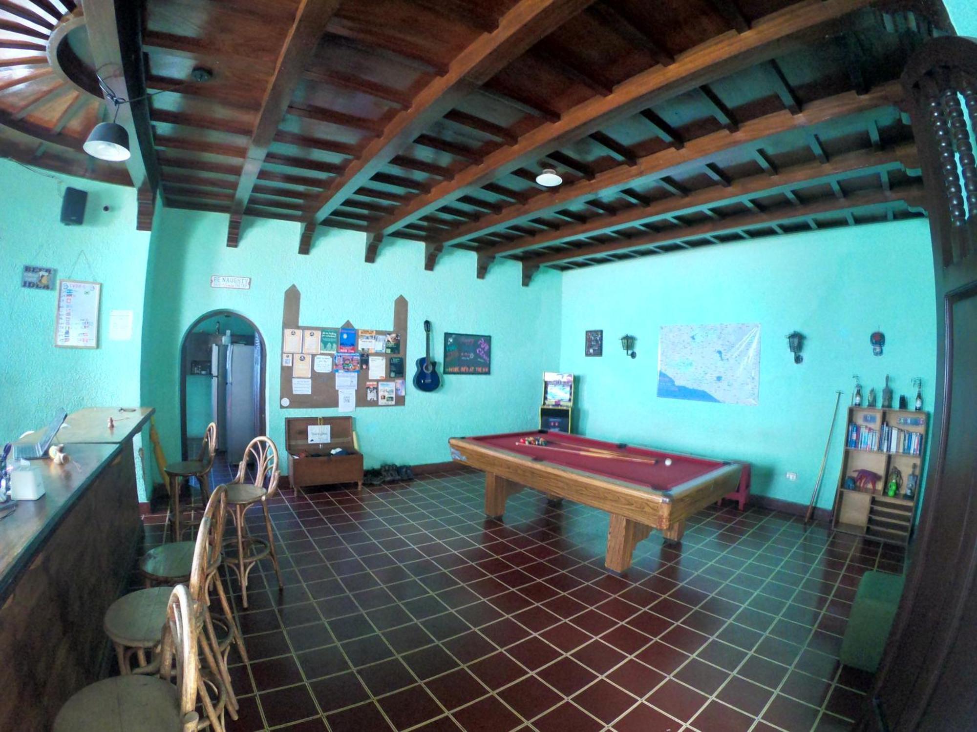 Ricks Hostel Santa Ana Exterior photo