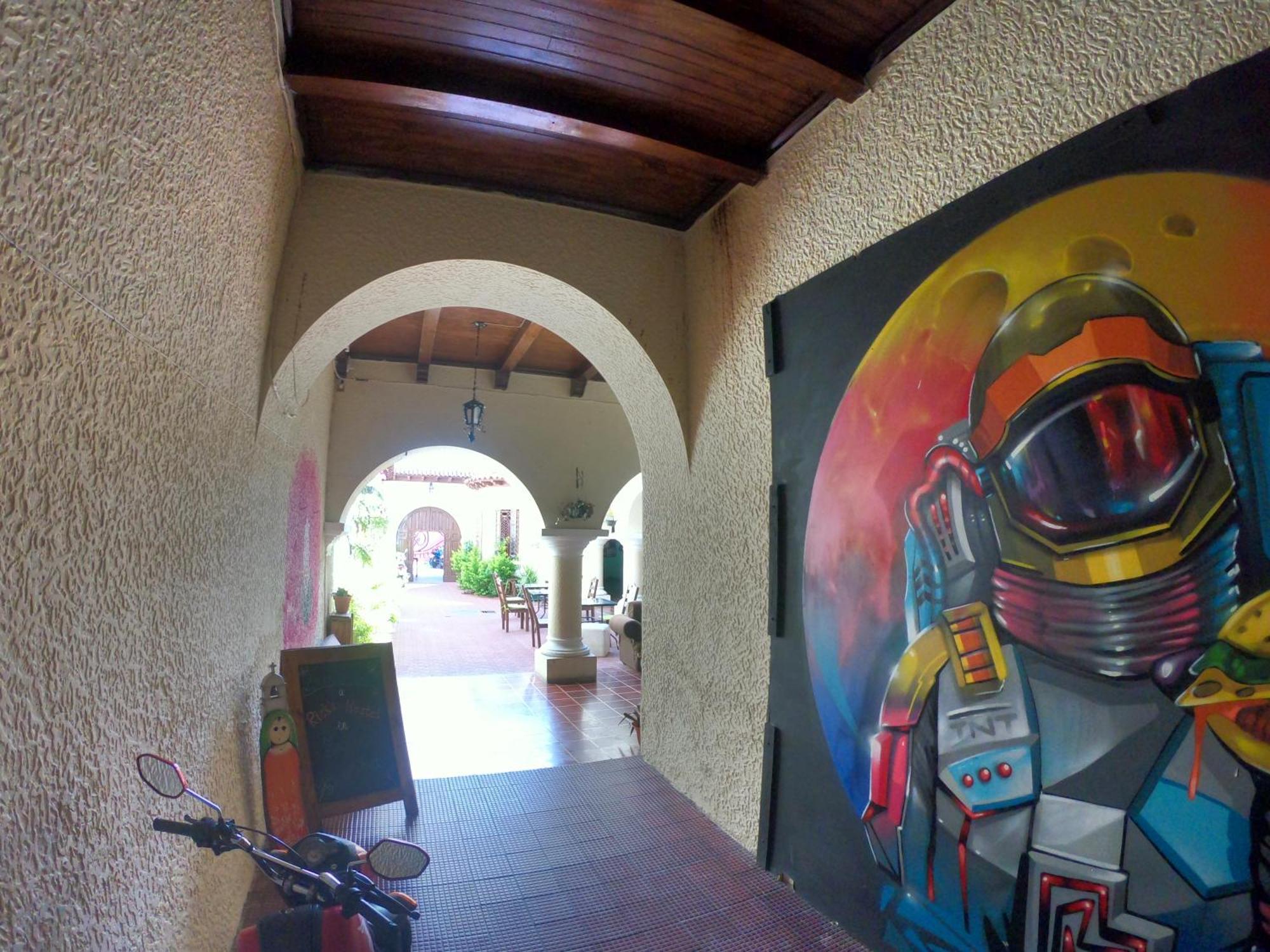 Ricks Hostel Santa Ana Exterior photo