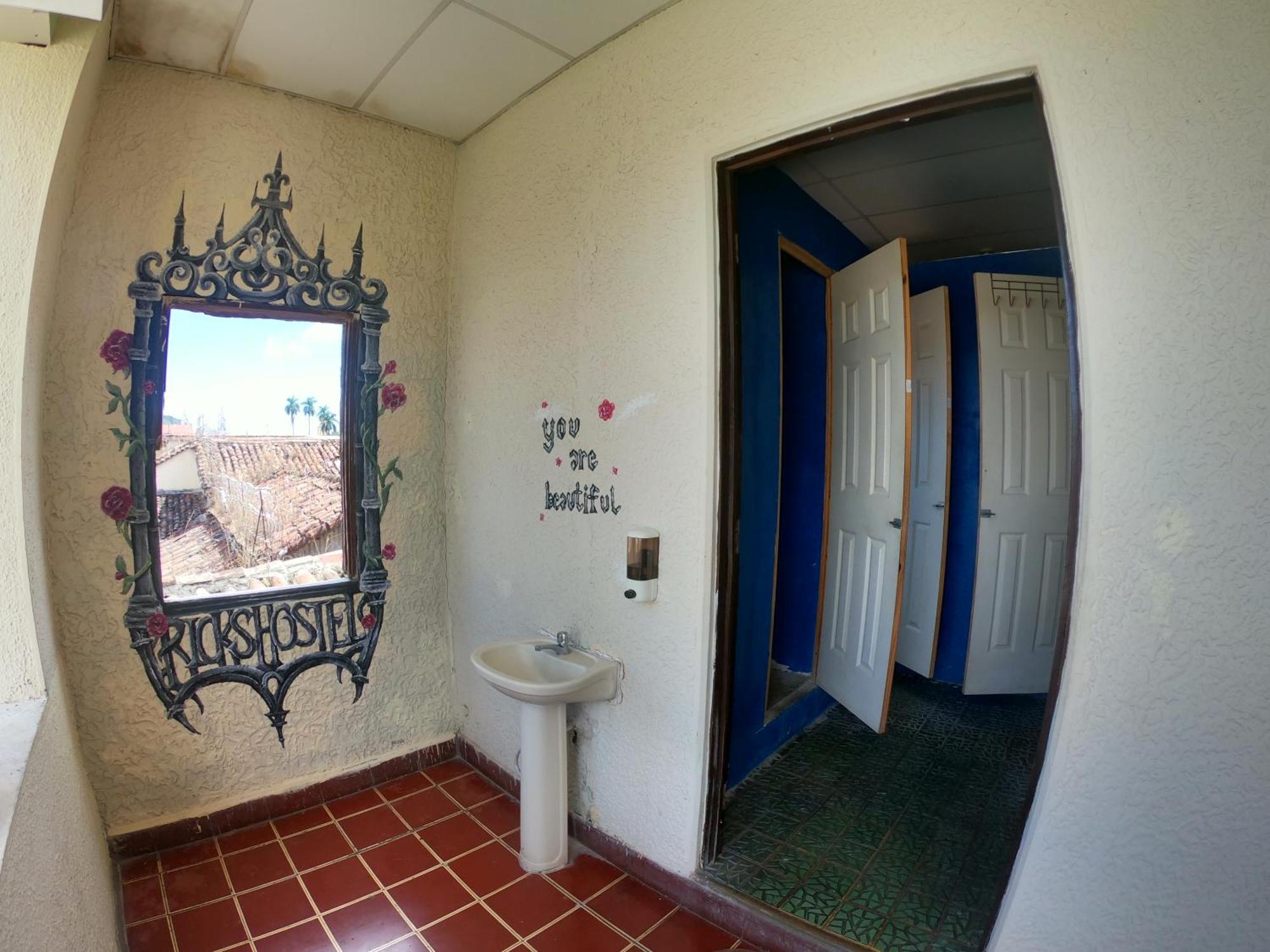 Ricks Hostel Santa Ana Exterior photo