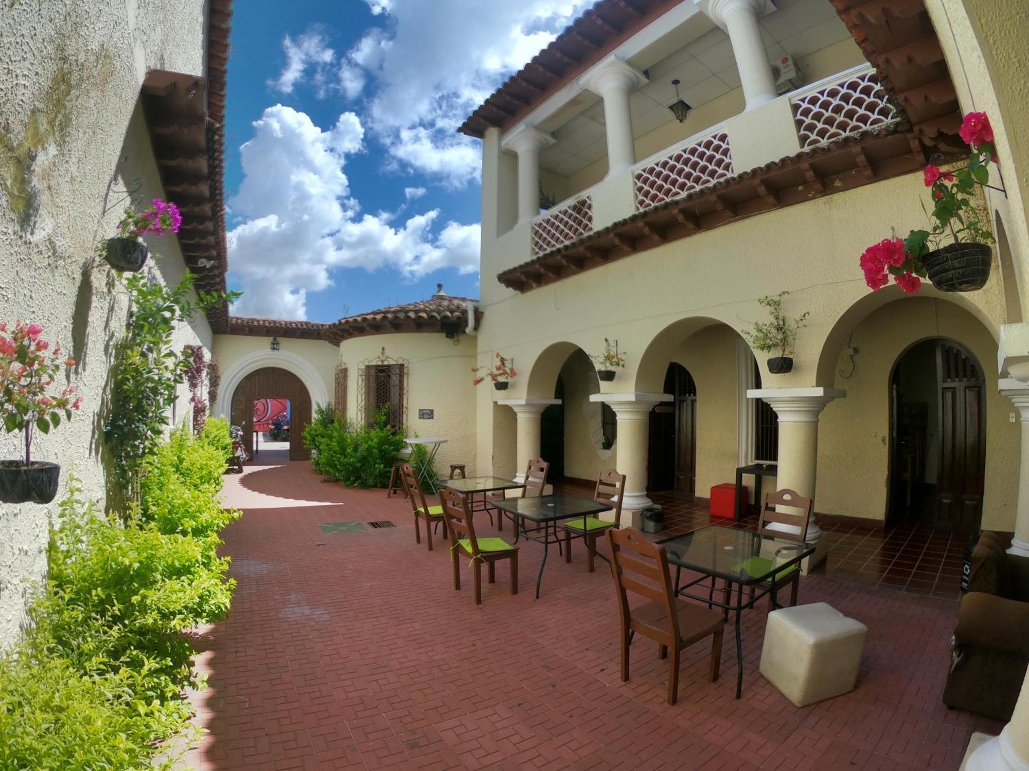 Ricks Hostel Santa Ana Exterior photo