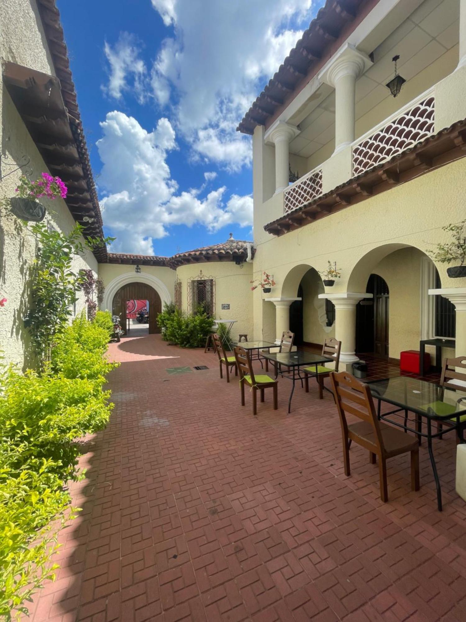 Ricks Hostel Santa Ana Exterior photo