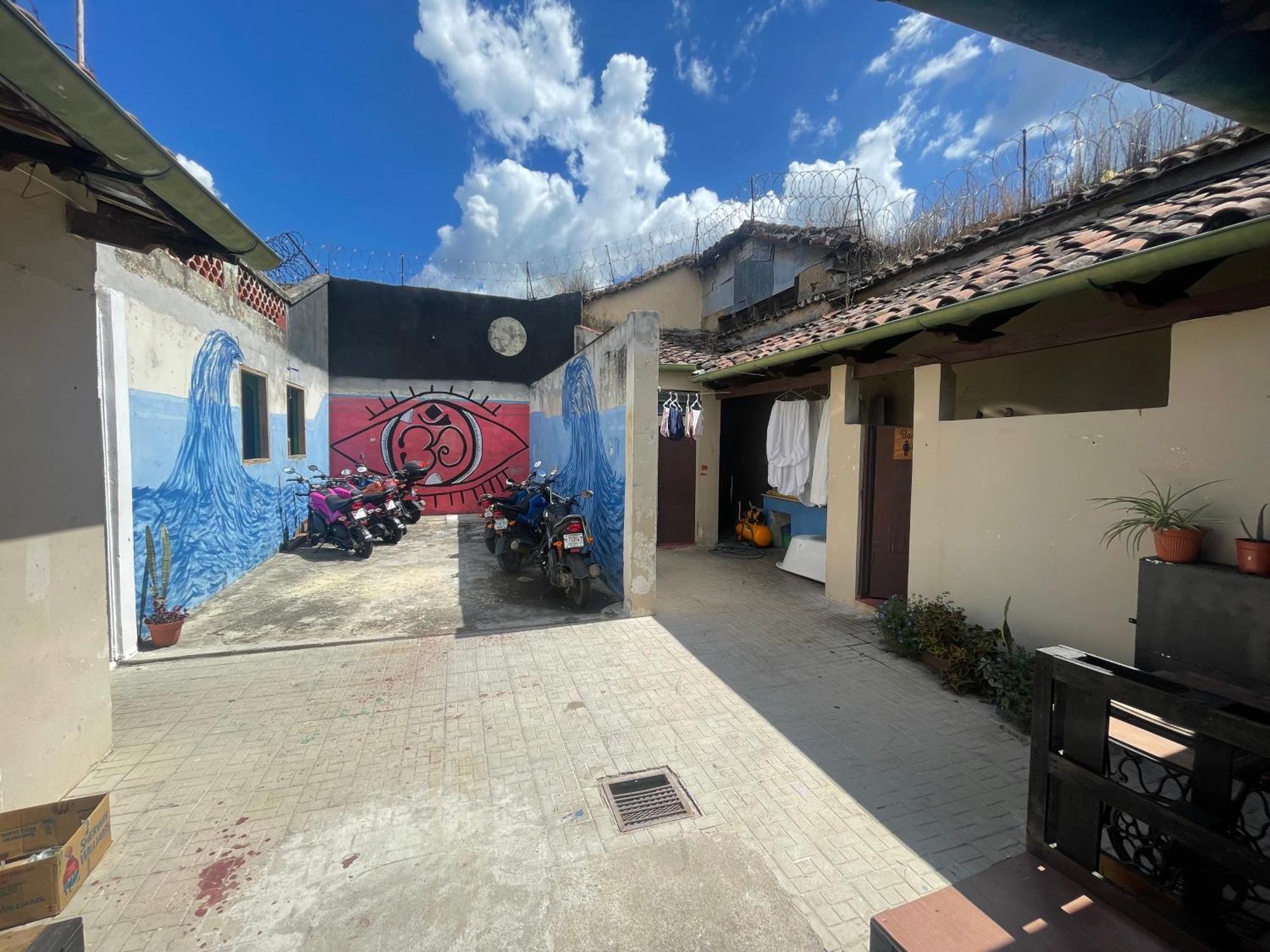 Ricks Hostel Santa Ana Exterior photo